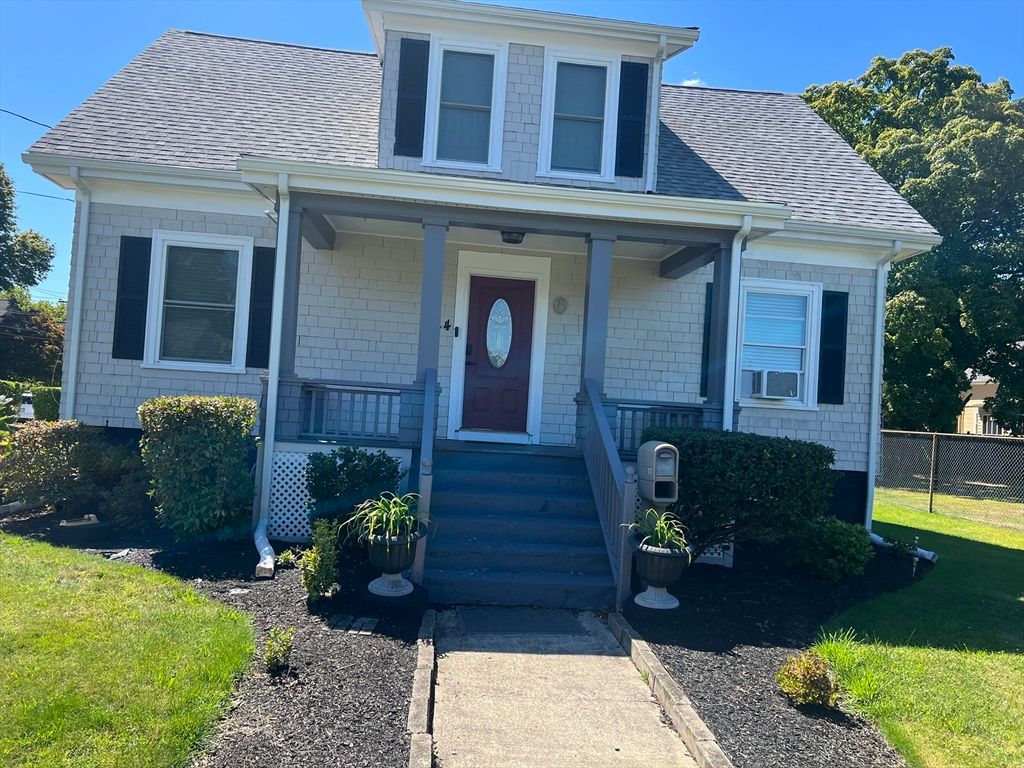 Exterior, Facade, Cape Cod