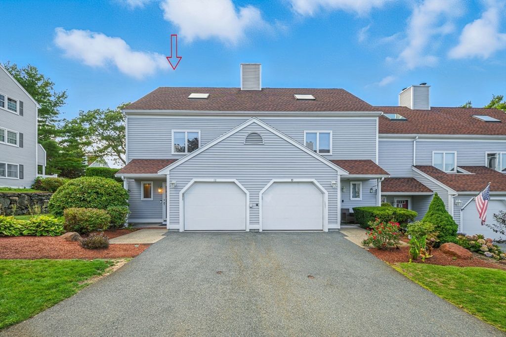 Attached, Exterior, Facade, Farmhouse