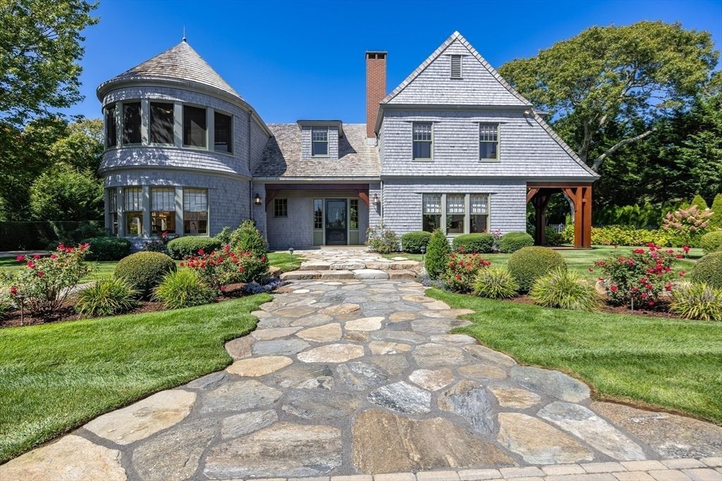 Backyard, Exterior, Facade, Queen Anne Victorian