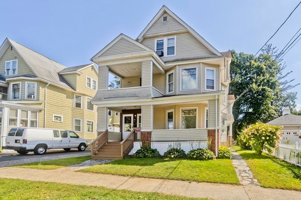 Exterior, Facade, Queen Anne Victorian
