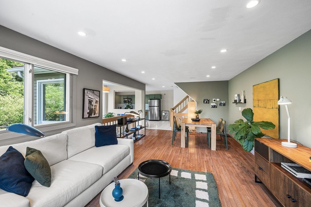 Dining room, Interior, Living room, Recessed Lighting, Wood Texture Flooring