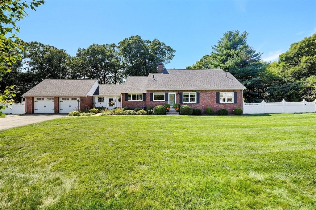 Attached, Backyard, Exterior, Facade, Brick Facade, Cape Cod
