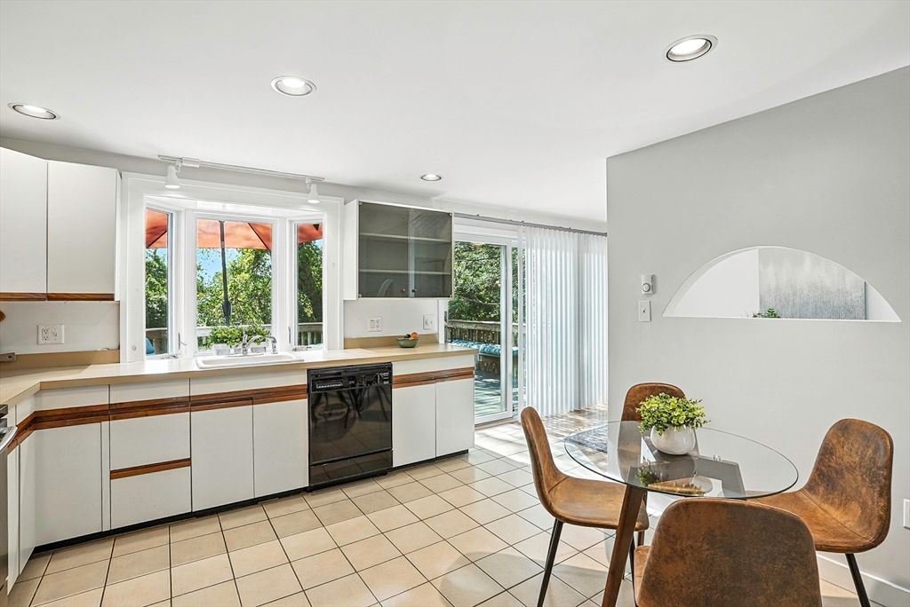 Dining room, Interior, Kitchen, Recessed Lighting