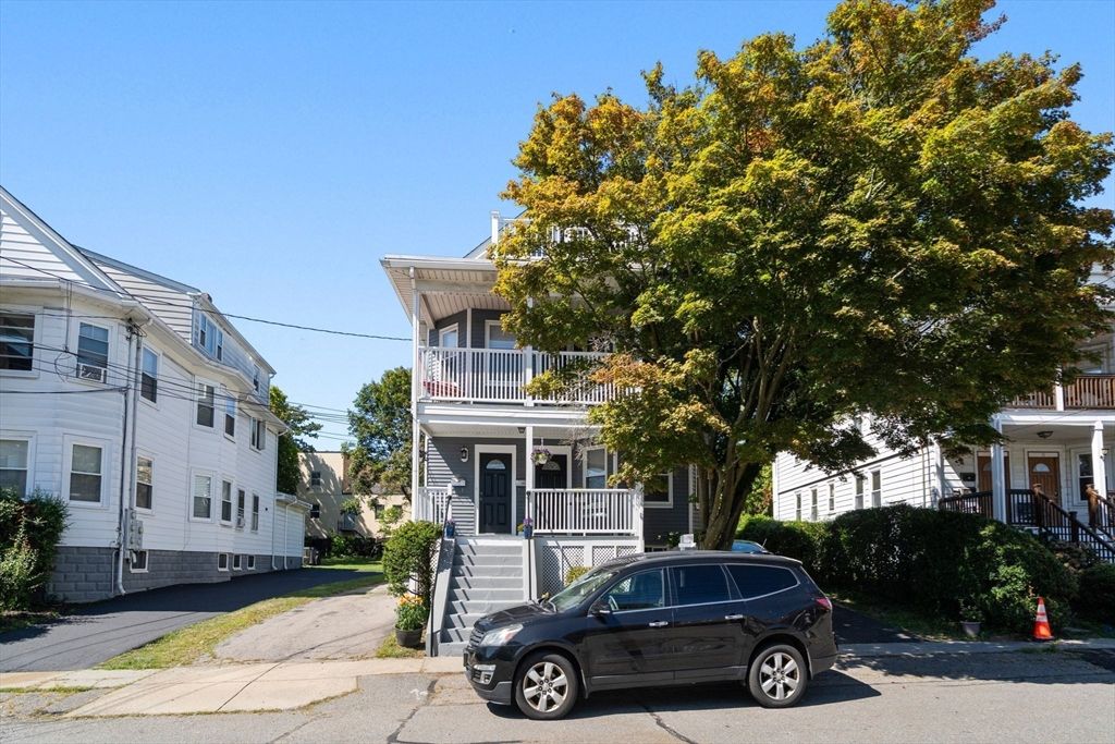 Exterior, Facade, Queen Anne Victorian