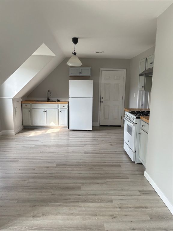 Interior, Kitchen, Pendant Lights, Wood Texture Flooring