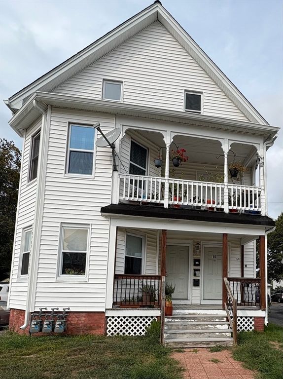 Exterior, Facade, Queen Anne Victorian