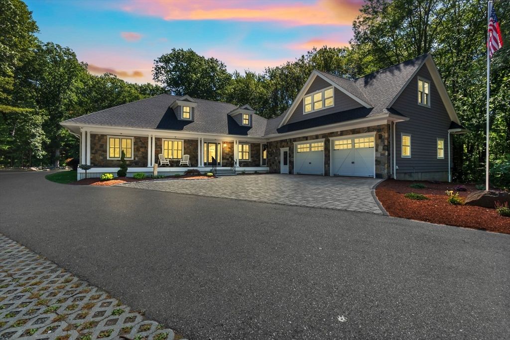 Attached, Exterior, Facade, Ranch