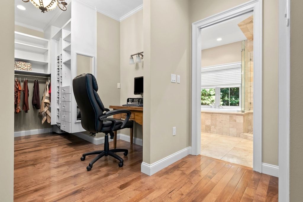 Home Office, Interior, Recessed Lighting, Walk-in Closets, Wood Texture Flooring