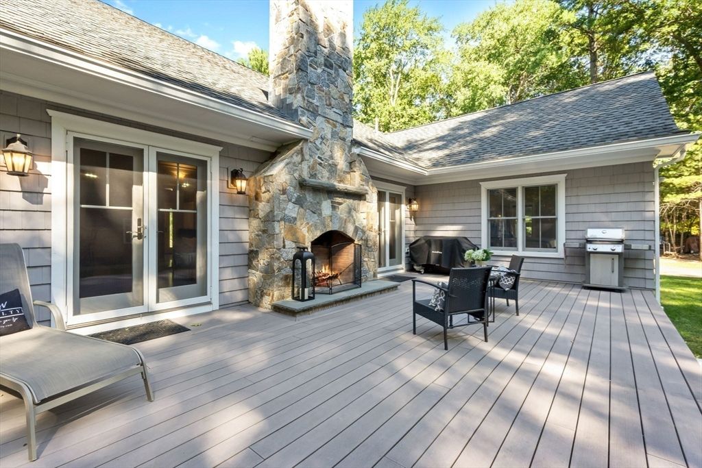 Exterior, Fireplace