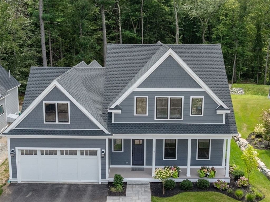 Attached, Exterior, Facade, Farmhouse