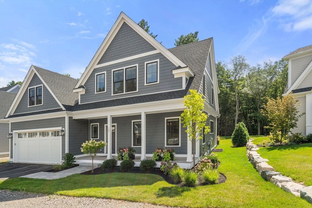 Attached, Exterior, Facade, Farmhouse