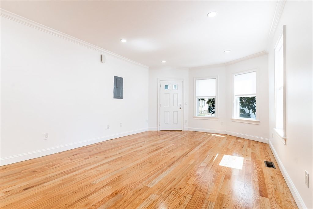 Empty room, Interior, Recessed Lighting, Wood Texture Flooring