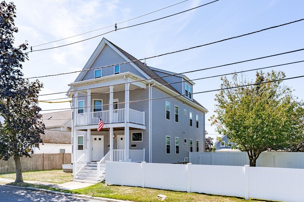 Exterior, Facade, Queen Anne Victorian
