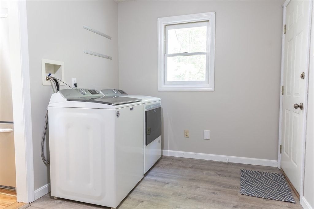 Interior, Washer, Wood Texture Flooring