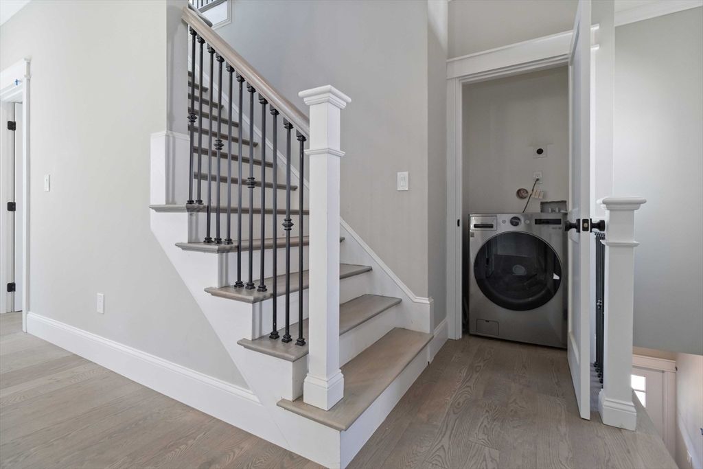 Interior, Utility Closets, Washer, Wood Texture Flooring