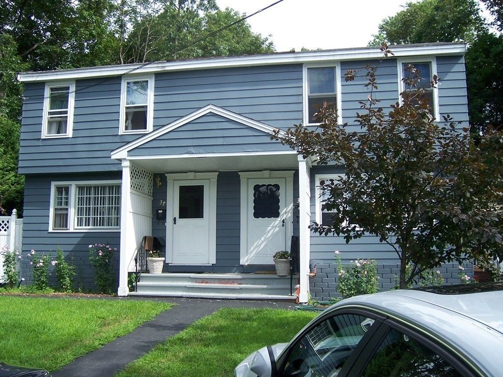 Exterior, Facade, Raised Ranch