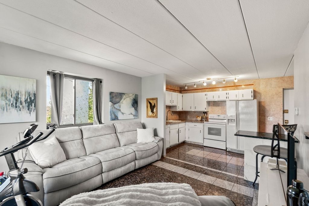 Fitness Equipment, Interior, Kitchen, Living room