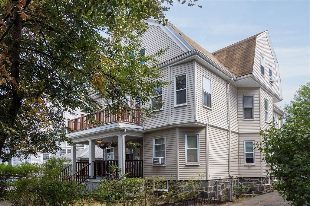 Exterior, Facade, Queen Anne Victorian