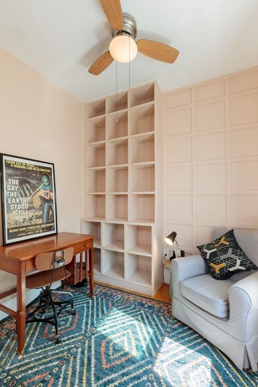 Home Office, Interior