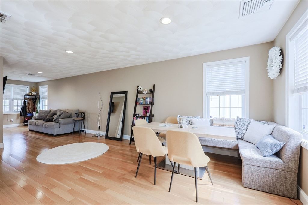 Dining room, Interior, Living room, Recessed Lighting, Wood Texture Flooring