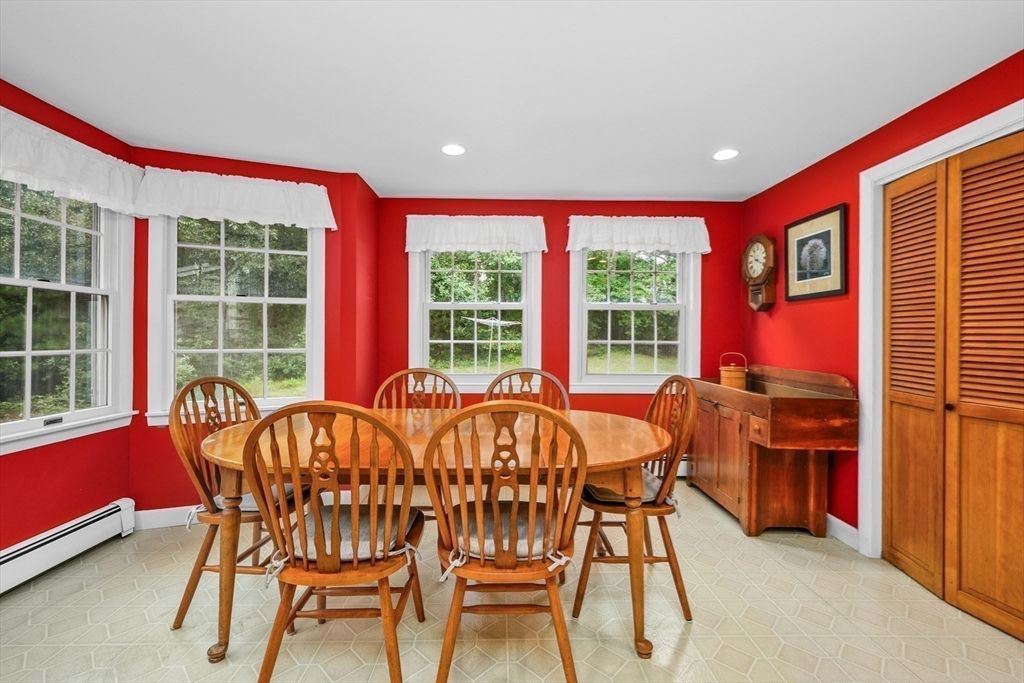 Dining room, Interior, Recessed Lighting