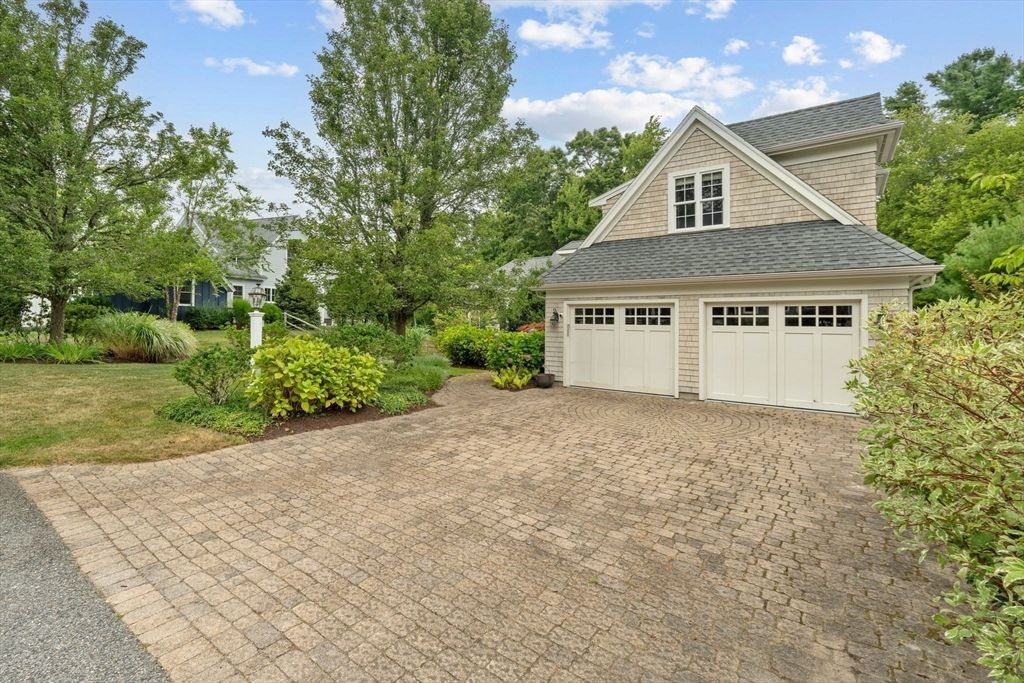Attached, Exterior, Facade, Cape Cod