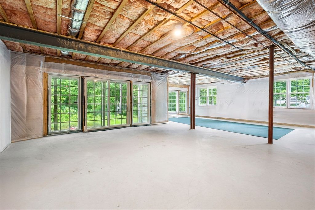 Empty room, Interior, Wooden Beams