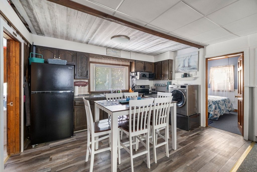 Dining room, Interior, Kitchen, Washer, Wood Texture Flooring