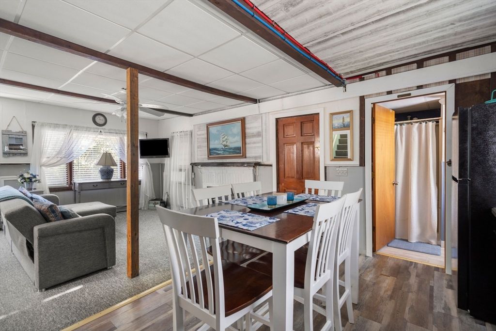 Dining room, Interior, Kitchen, Stainless Steel Appliances, Wood Texture Flooring