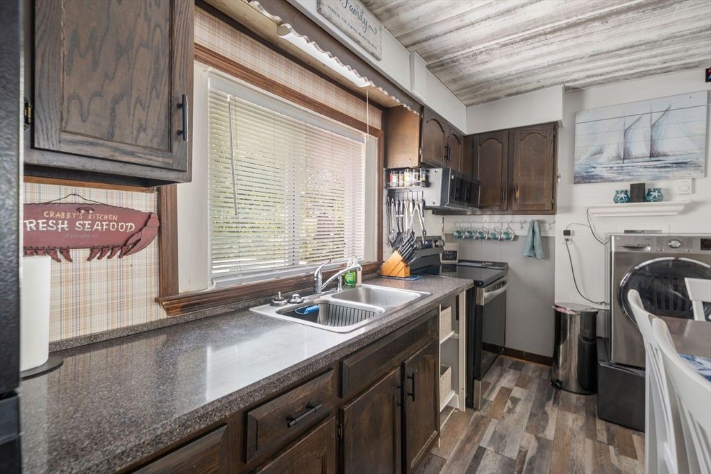 Interior, Kitchen, Washer, Wooden Ceilings, Wood Texture Flooring