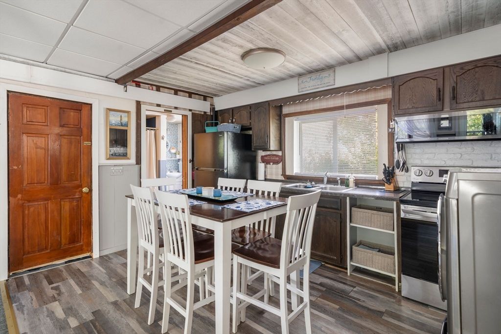 Dining room, Interior, Kitchen, Stainless Steel Appliances, Wooden Ceilings, Wood Texture Flooring