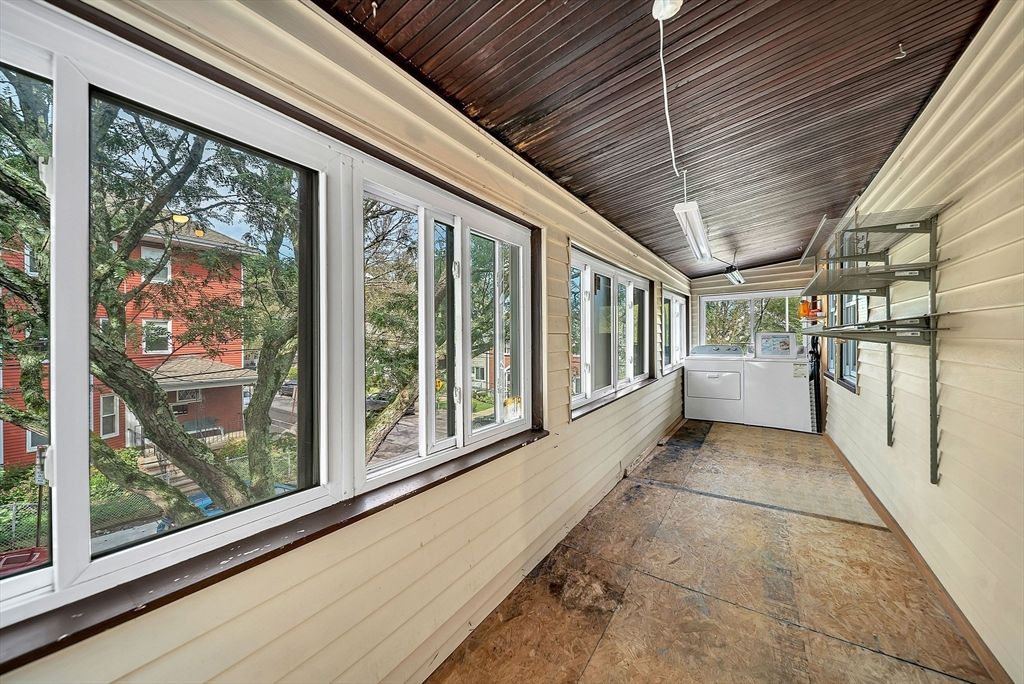Interior, Washer, Wooden Ceilings