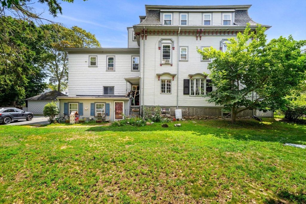 Backyard, Exterior, Facade, American Foursquare
