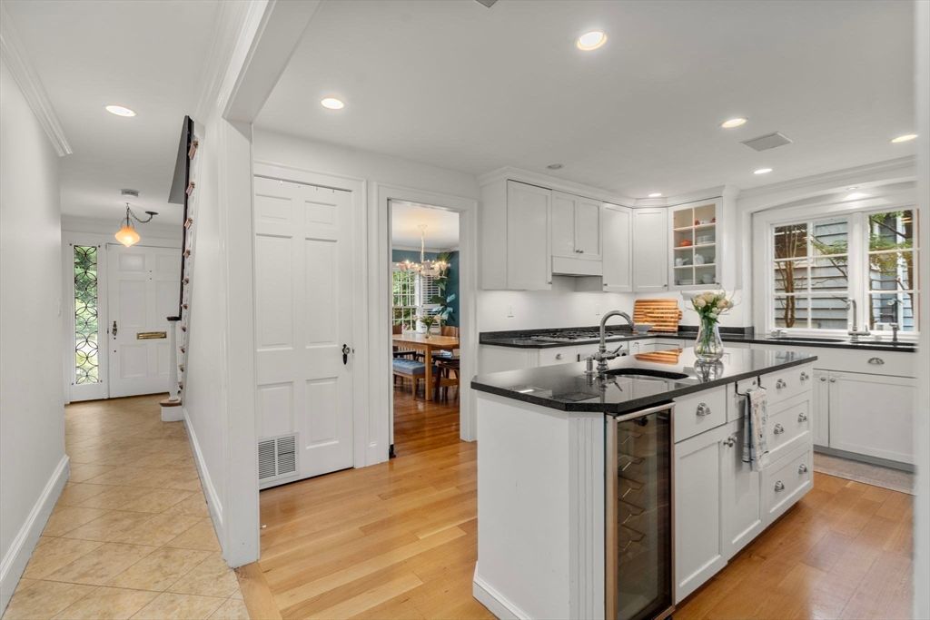 Dining room, Interior, Kitchen, Pendant Lights, Recessed Lighting, Wood Texture Flooring