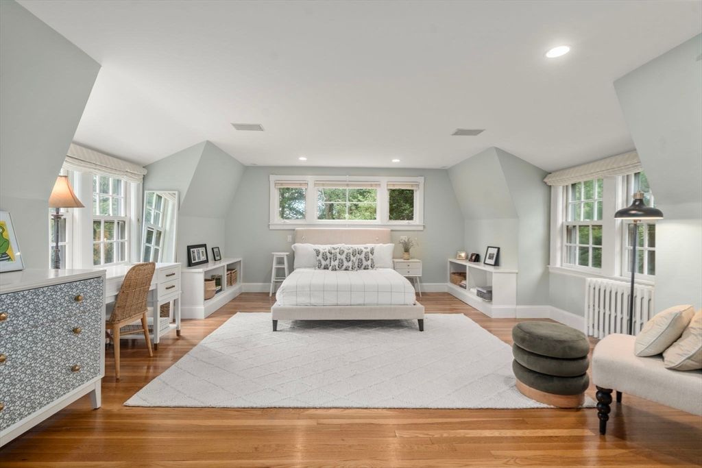 Interior, Recessed Lighting, Wood Texture Flooring