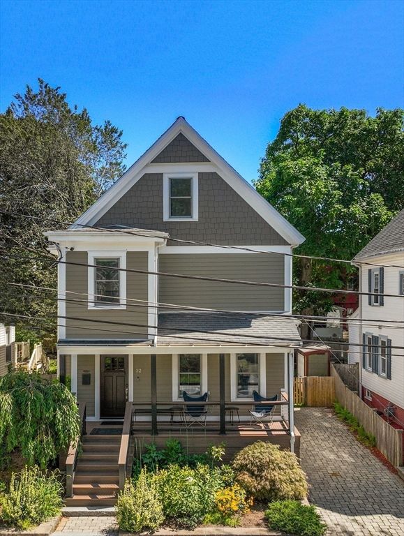 Exterior, Facade, Queen Anne Victorian