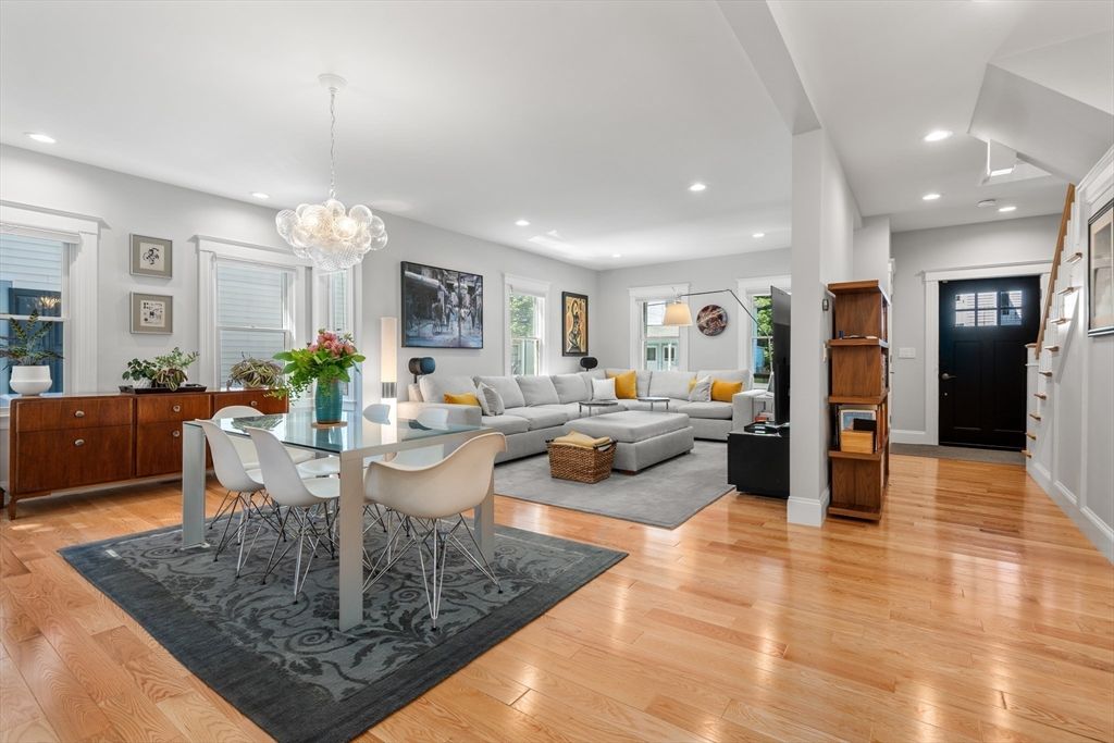 Dining room, Interior, Living room, Pendant Lights, Recessed Lighting, Wood Texture Flooring
