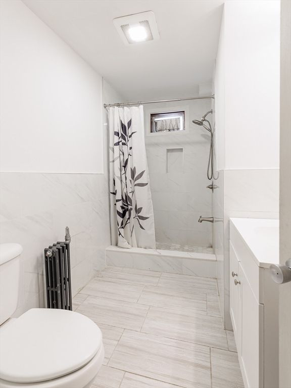 Bathroom, Interior, Marble Walls, Recessed Lighting