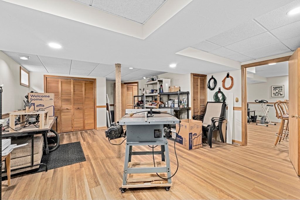 Fitness Equipment, Interior, Recessed Lighting, Wood Texture Flooring