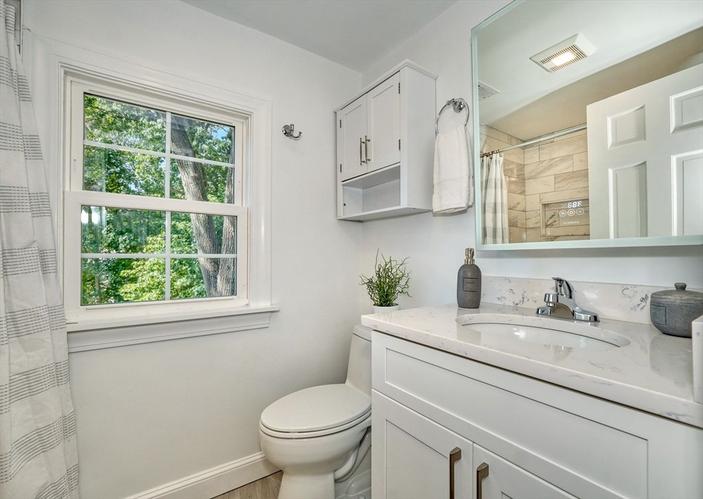 Bathroom, Interior, Recessed Lighting, Wood Texture Flooring