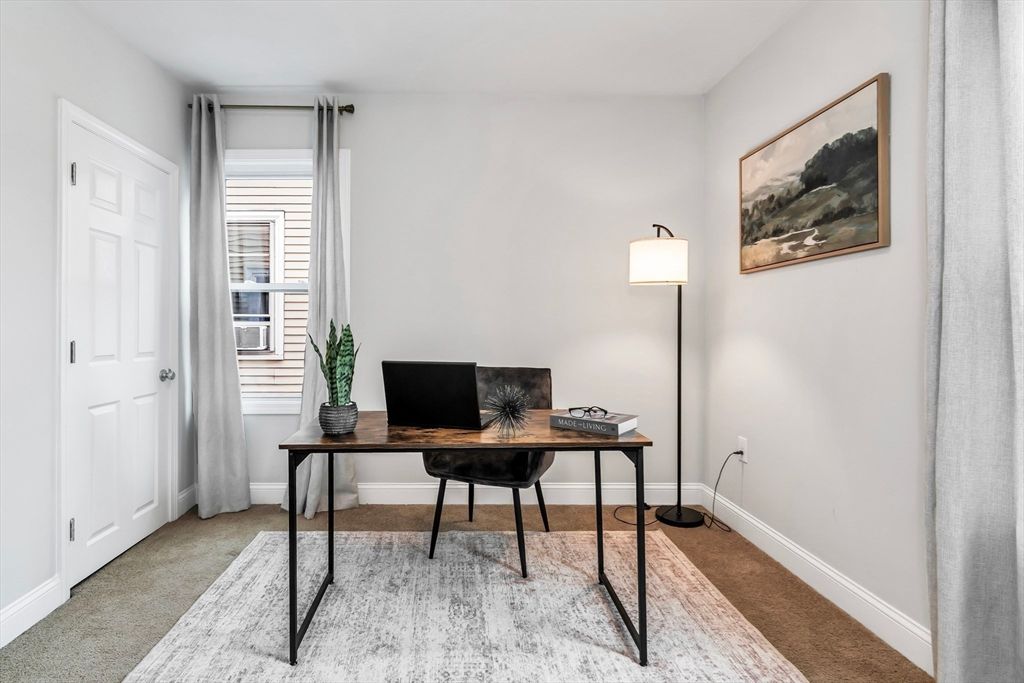 Home Office, Interior