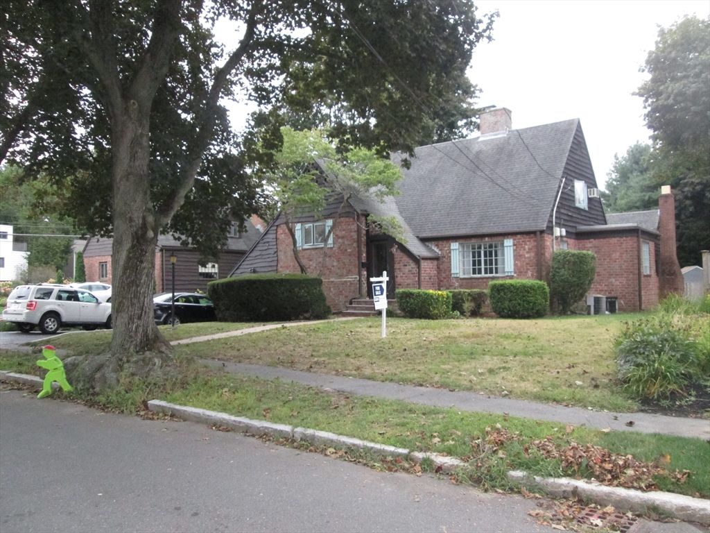 Exterior, Facade, Brick Facade, Cape Cod