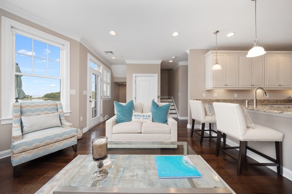 Interior, Kitchen, Living room, Pendant Lights, Recessed Lighting, Wood Texture Flooring