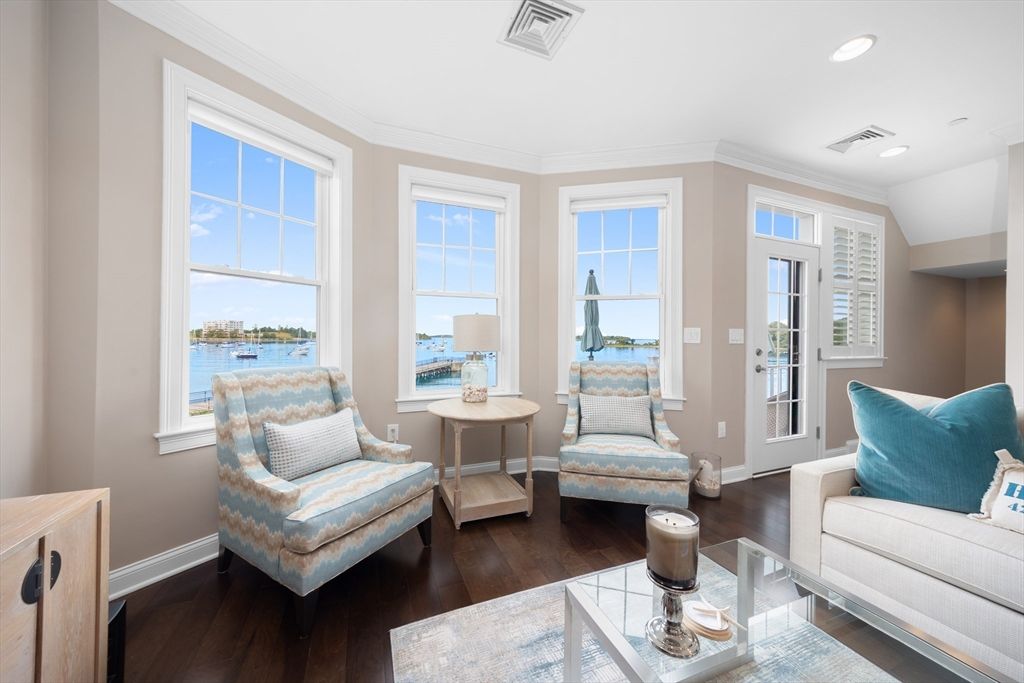 Interior, Living room, Recessed Lighting, Water, Wood Texture Flooring