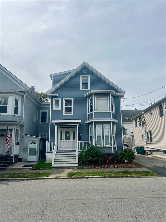 Exterior, Facade, Queen Anne Victorian