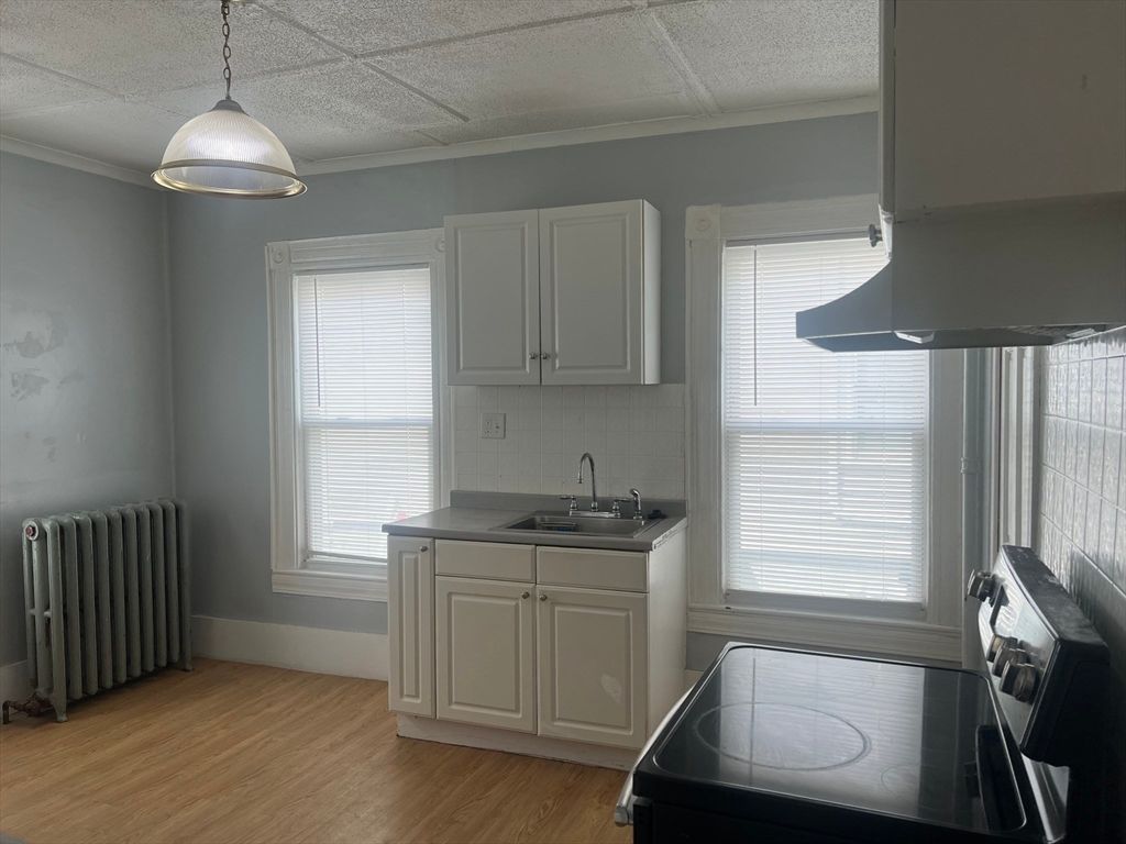 Interior, Kitchen, Pendant Lights, Wood Texture Flooring