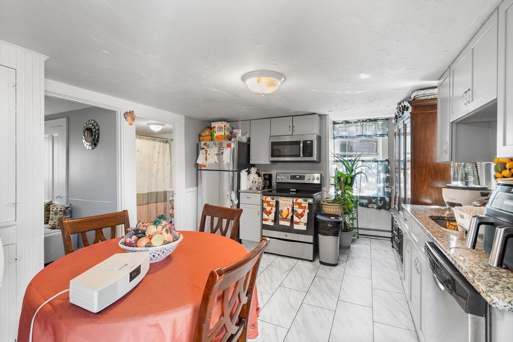 Dining room, Interior, Kitchen, Stainless Steel Appliances