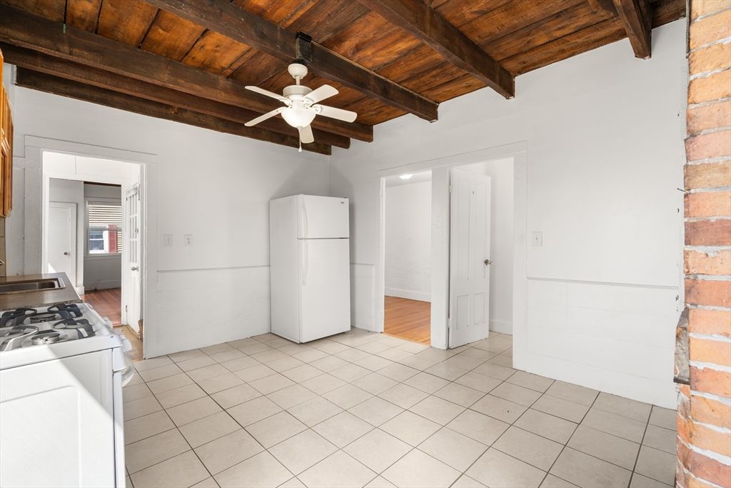 Empty room, Interior, Kitchen, Wooden Beams, Wooden Ceilings