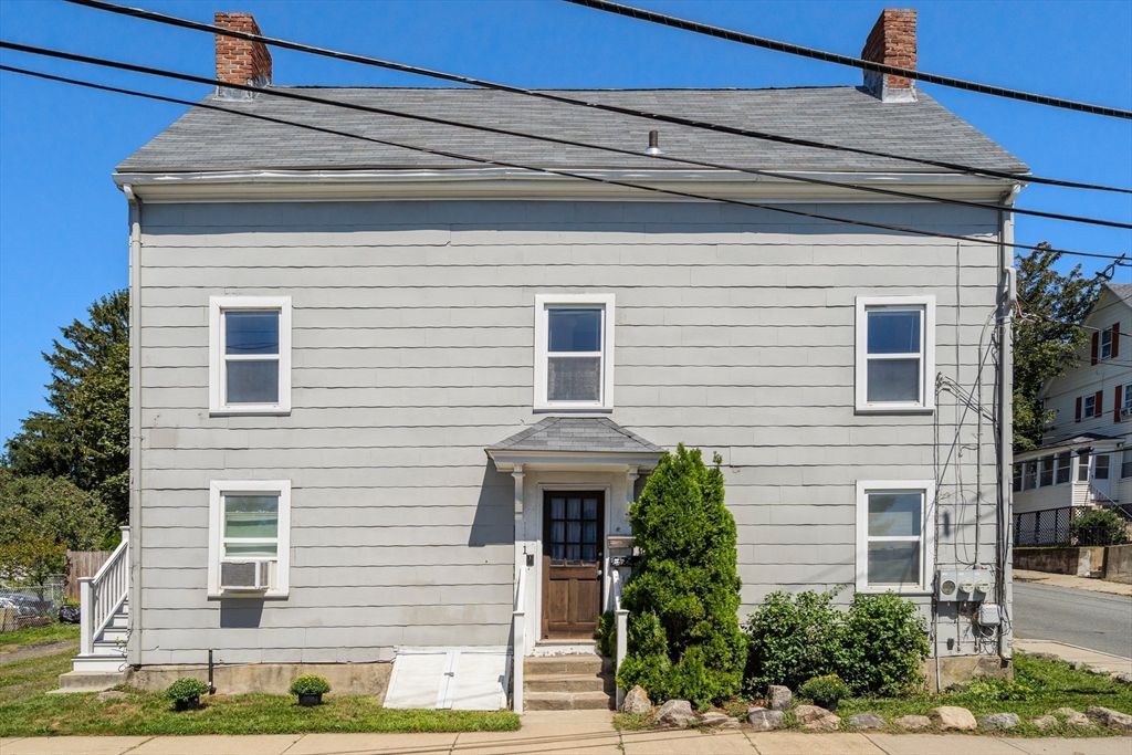 Exterior, Facade, American Foursquare