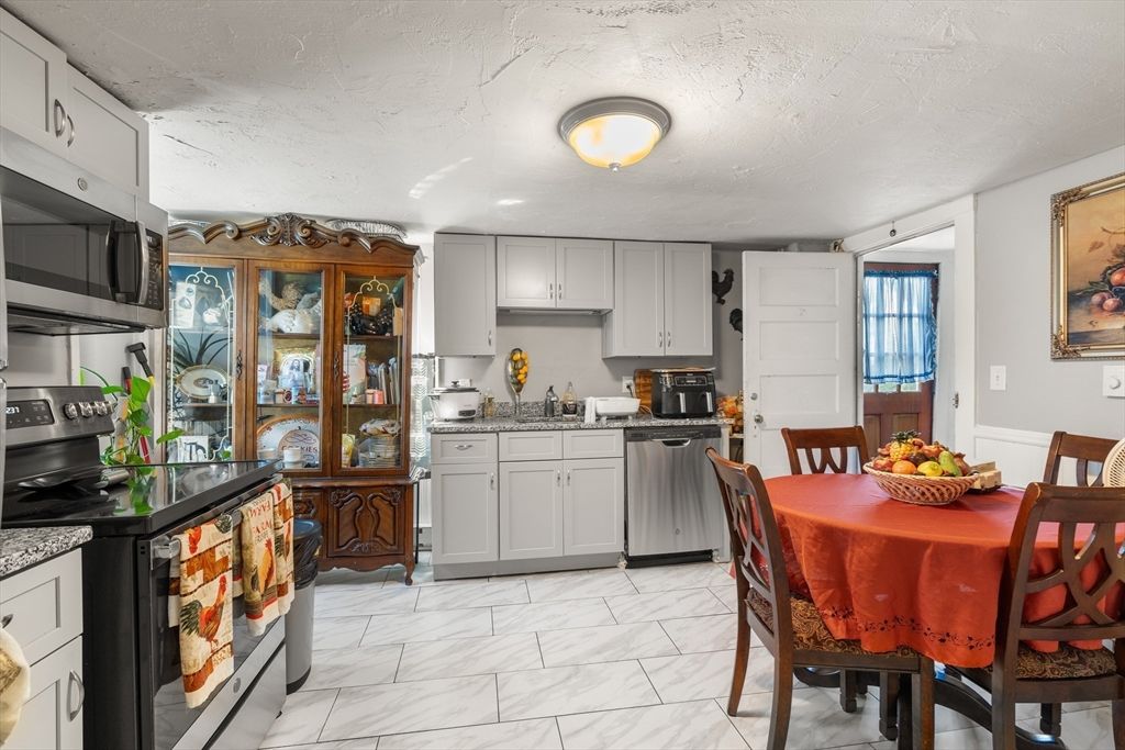 Dining room, Interior, Kitchen, Marble, Stainless Steel Appliances